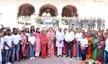 2500 girl students learn self defense skills from Nirbhaya Squad at city palace